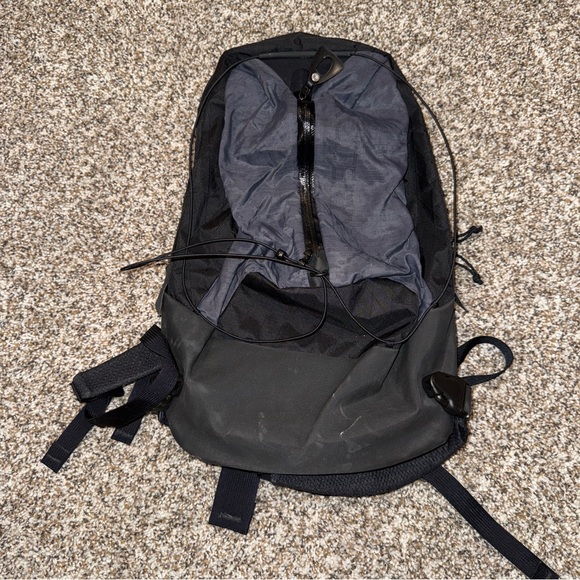 Arc'teryx Arro 22 Backpack Blue Black Logo Nylon Polyester Black